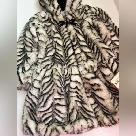 New! Gorgeous American Widgeon Girls' Zip Front Hooded Faux Fur Coat. Size 4